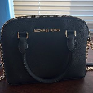 Michael Kors small purse / crossbody